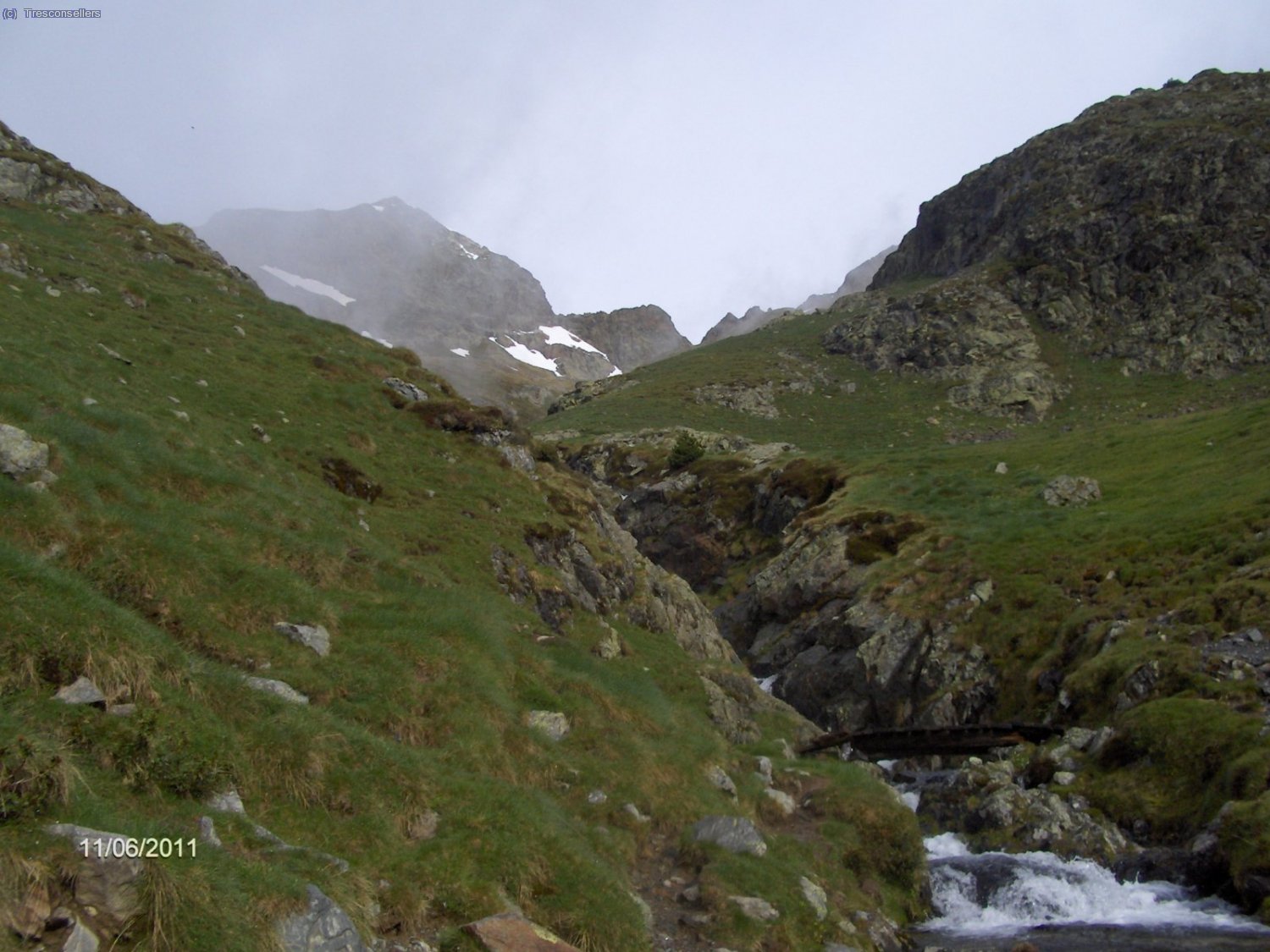 El puente sobre el torrente de Gorgutes, inicio del ascenso hacia Puerto Biello.