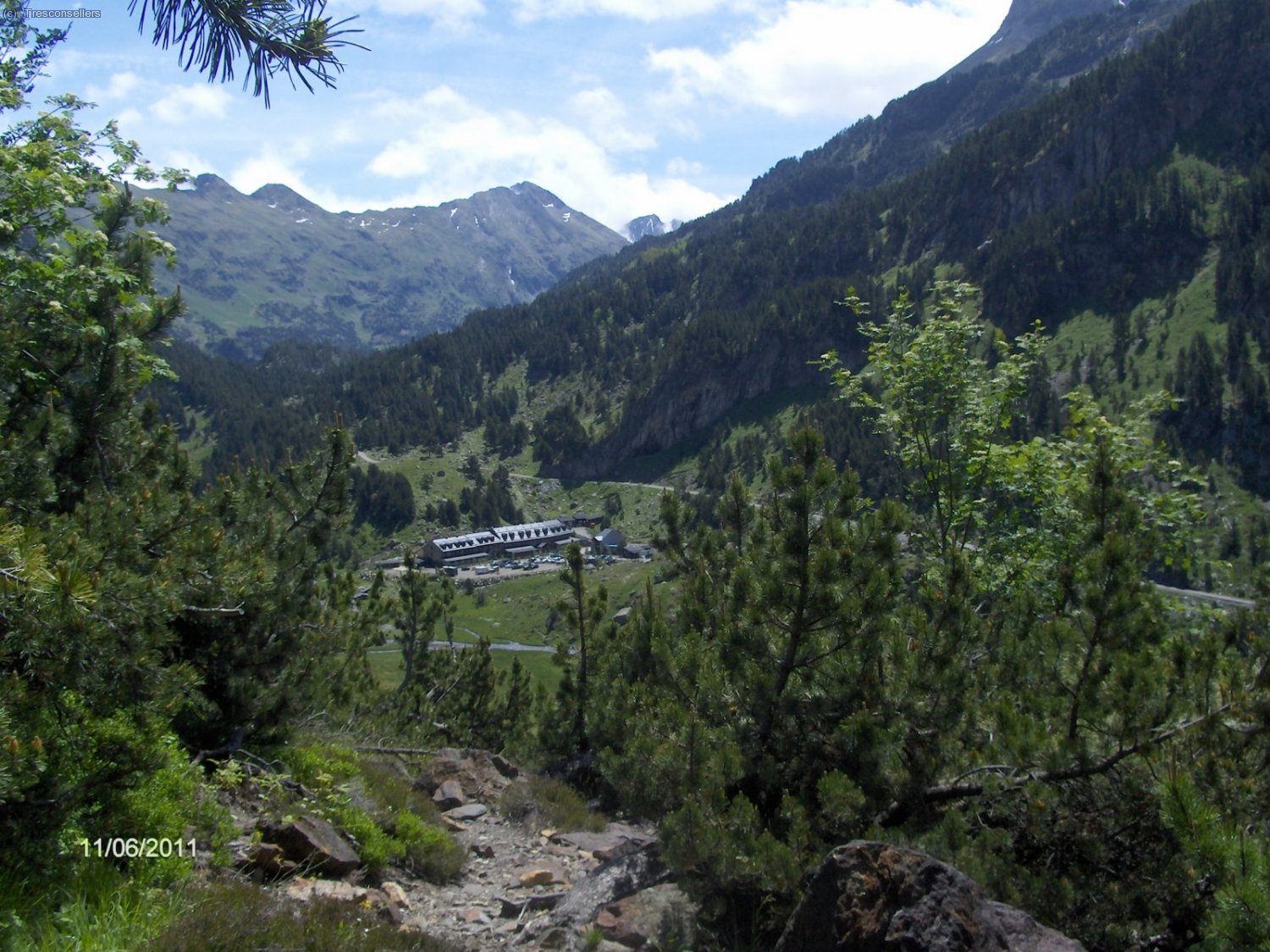Ya llegando al coche, ah&iacute; est&aacute; el Hospital de Benasque.