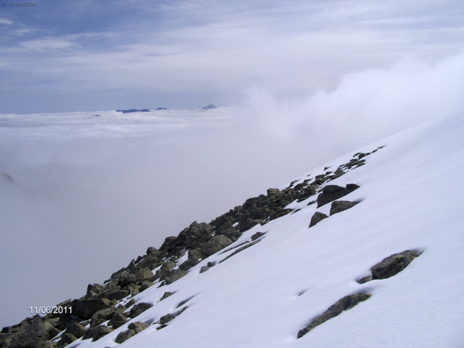 Una visi&oacute;n hacia el NE.,la niebla a mis pies.