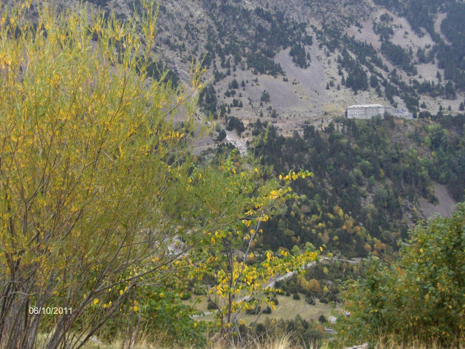 Despr&eacute;s de 1600m. de desnivell de descens arribem al cotxe a l