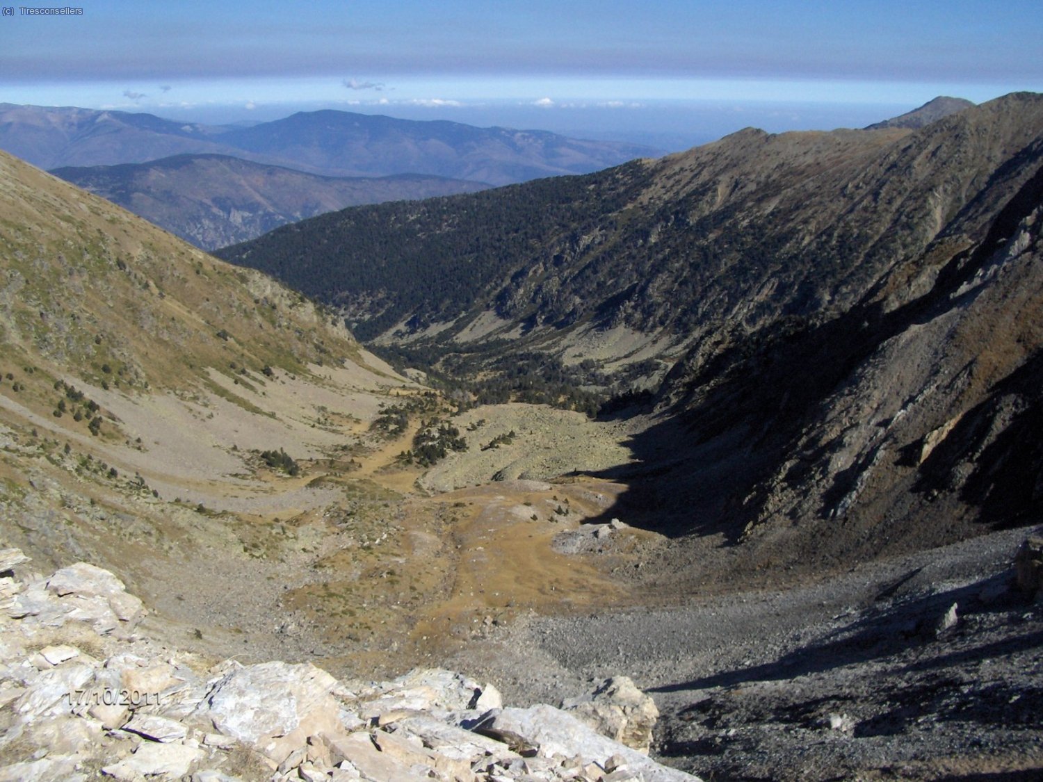 Una de les t&iacute;piques valls glacials del vessant nord.