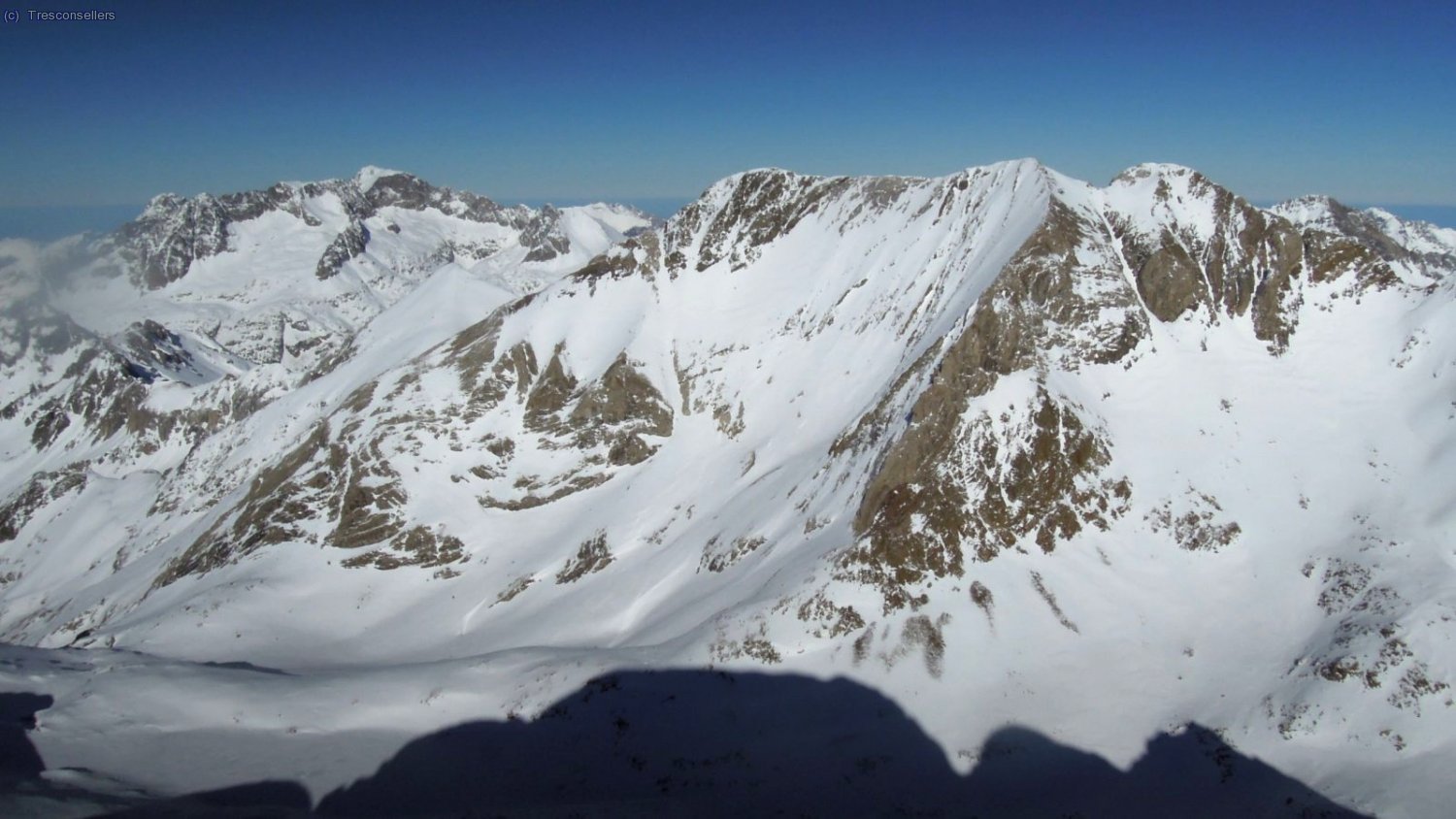 Cap el nord, los Picos del Infierno i darrera, el Balaitous.