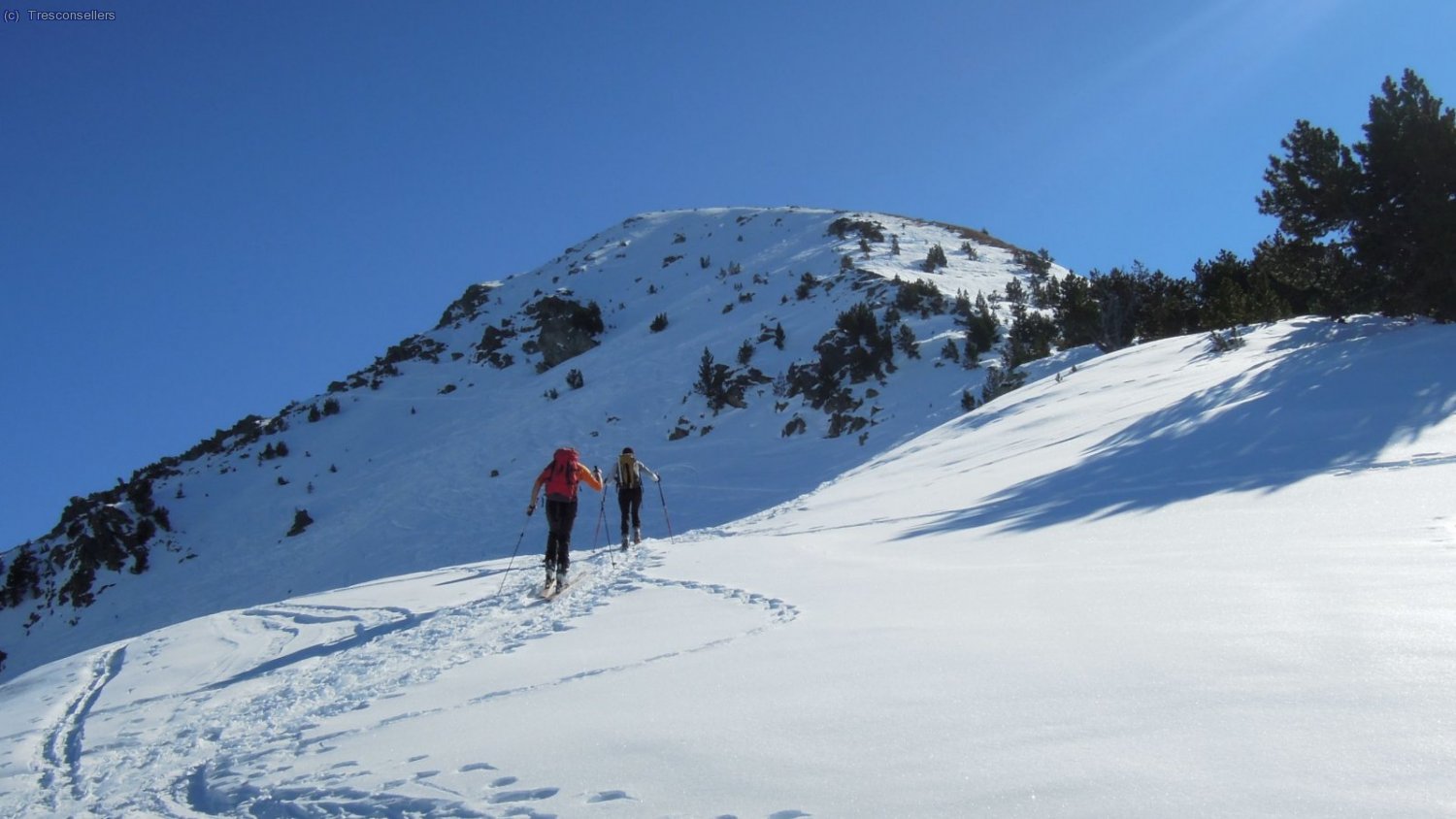 El Tuc dera Salana, remuntem unes traces per aquesta cara, no &eacute;s la m&eacute;s adient, era millor pujar per l