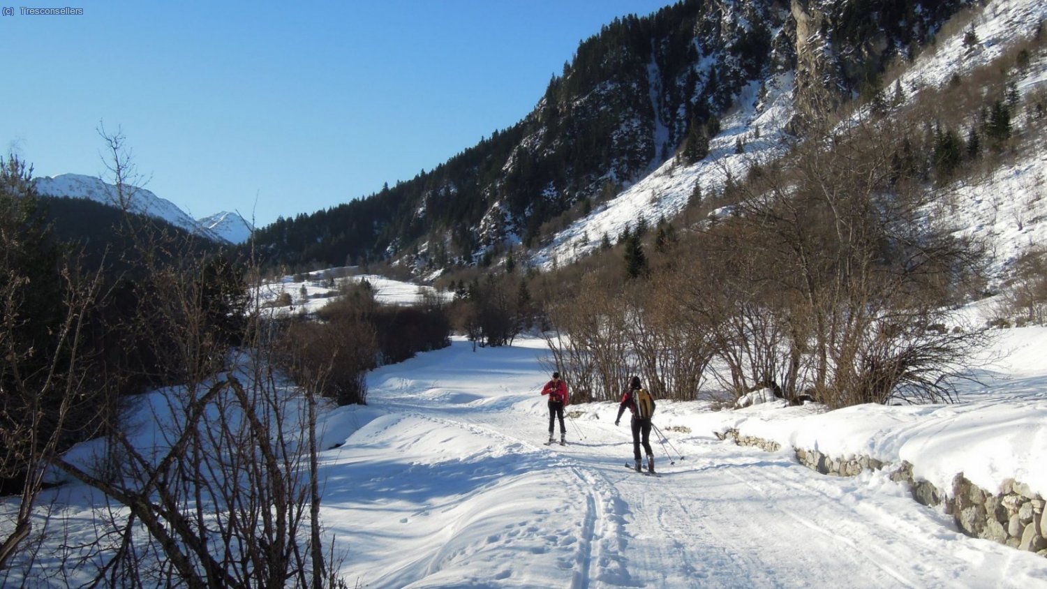 Inici de la pista cap a la Borda de Lacreu.