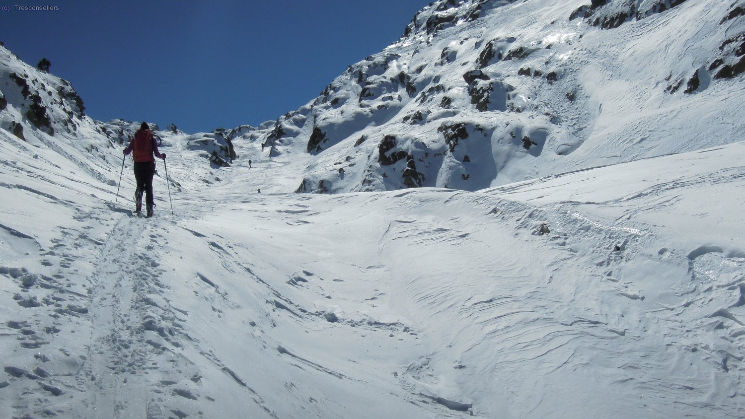 La neu aqu&iacute; aprop del cim est&agrave; for&ccedil;a ventada.
