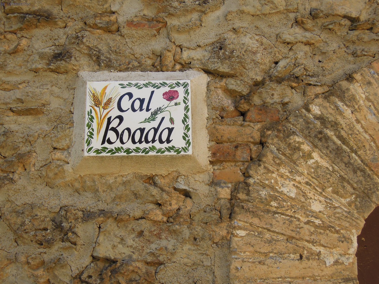 Cada casa amb el seu nom.
