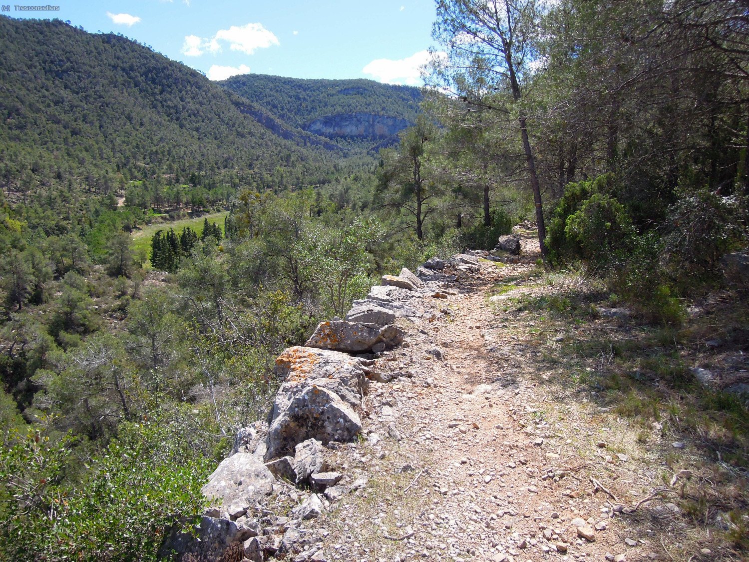 Agafo el cam&iacute; Sendal per anar a veure el Rac&oacute; del mateix nom.
