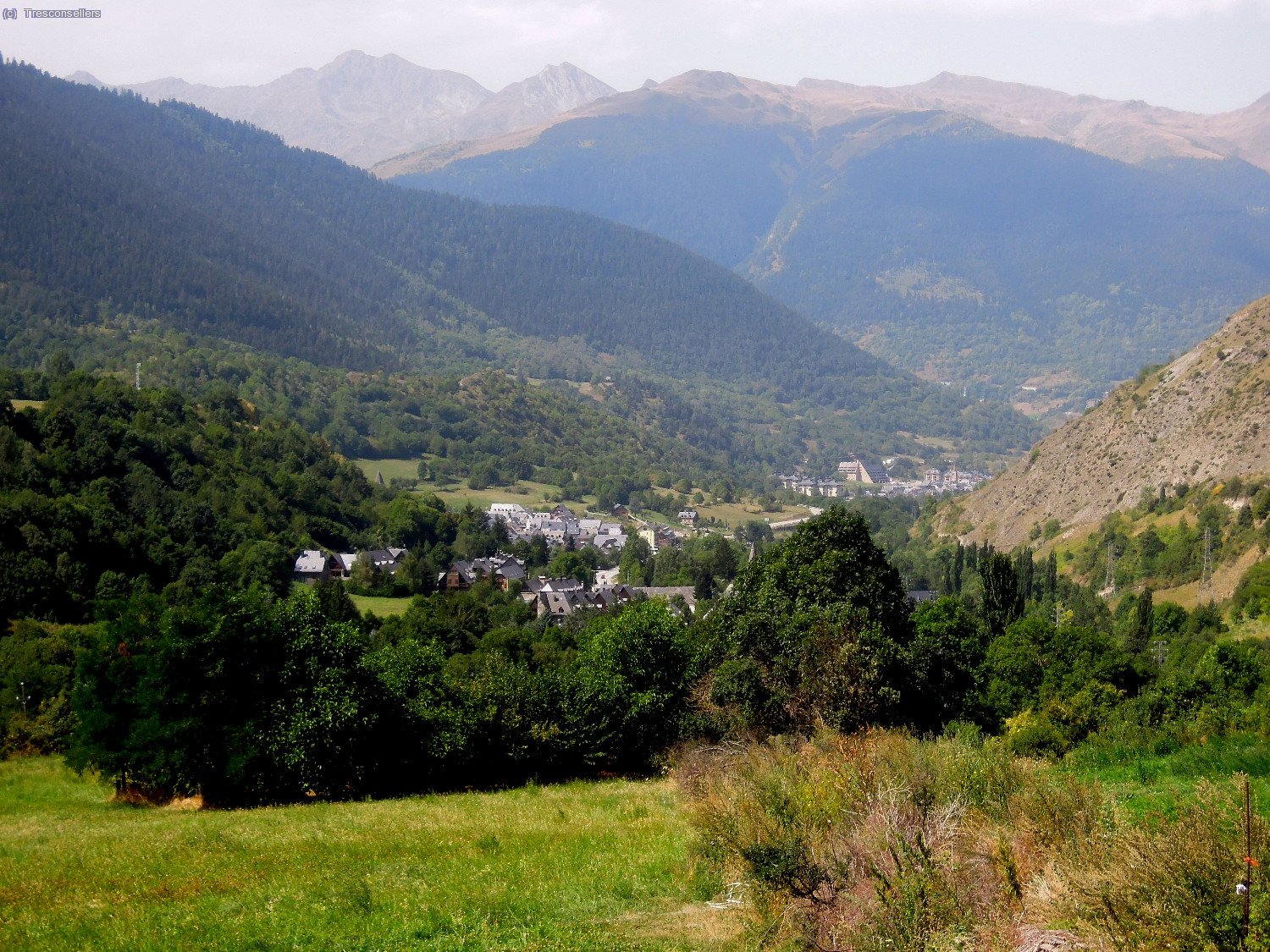 Ja veig Vielha, bonic descens per senderons en gran part des de Bagergue fins a Vielha.
