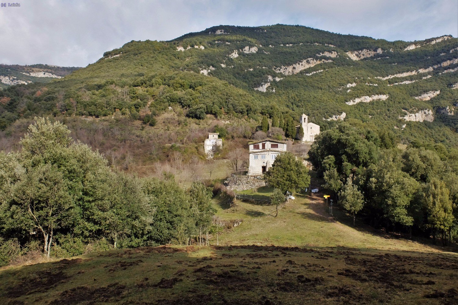 Talaix&agrave; a sota de la Creu de les Marietes