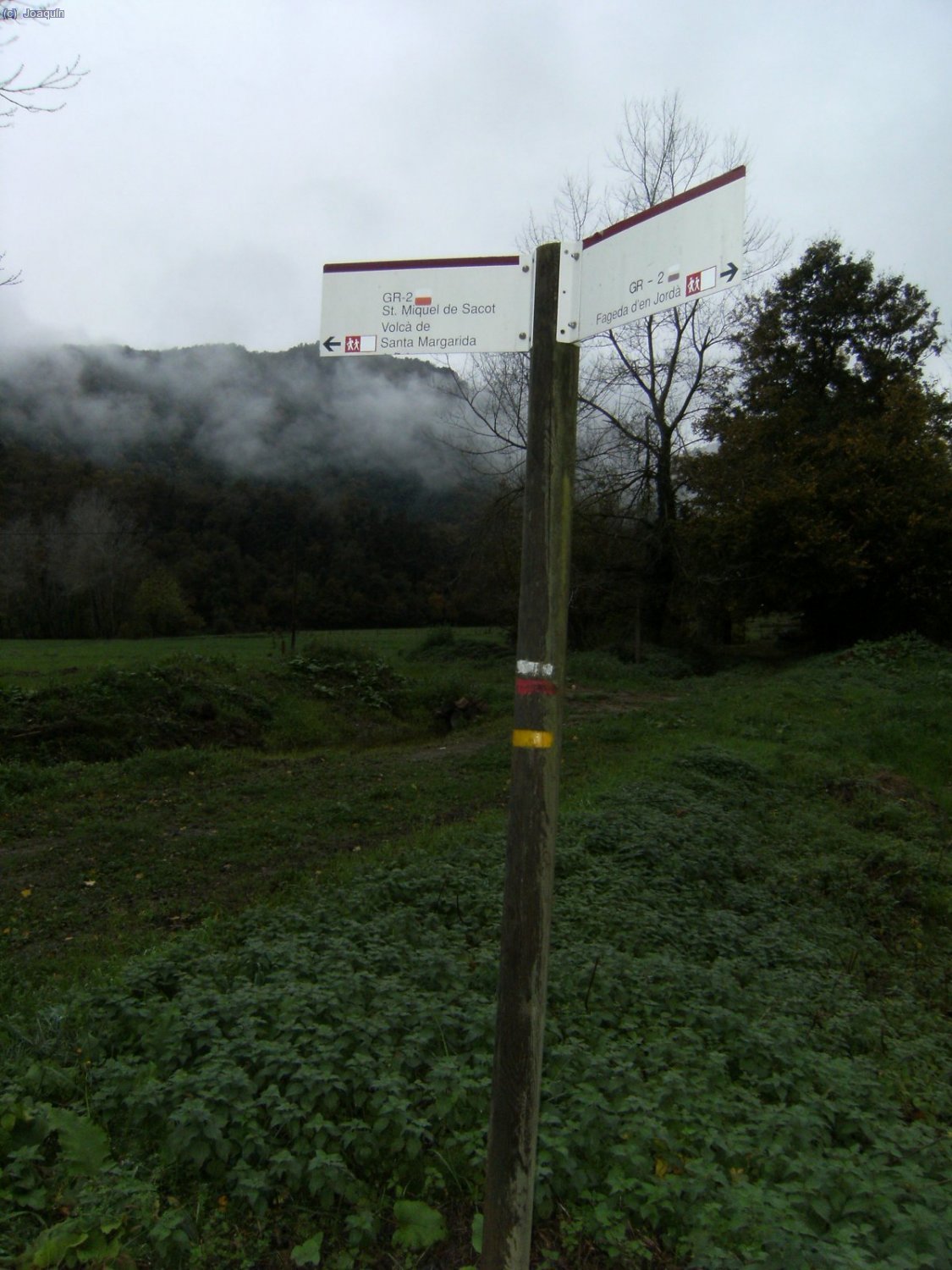 Cartel señalizador camino de Sant Miquel de Sacot.