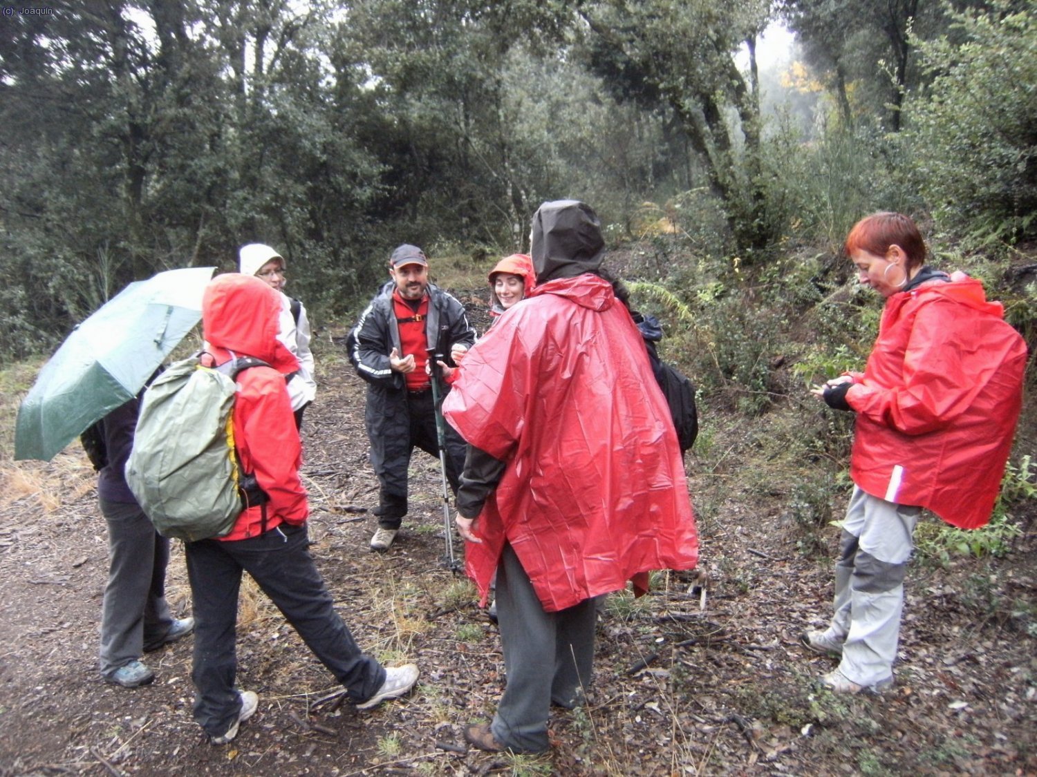 Subiendo al Volc&aacute;n El Croscat. Parada para charlar.
