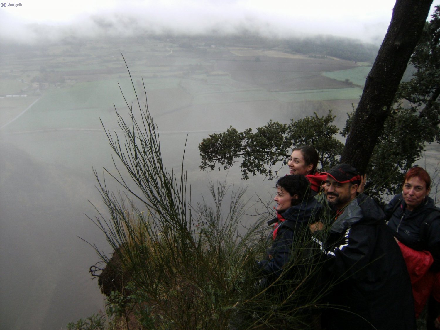 Junto al corte de la antig&uuml;a cantera del Volc&aacute;n El Croscat