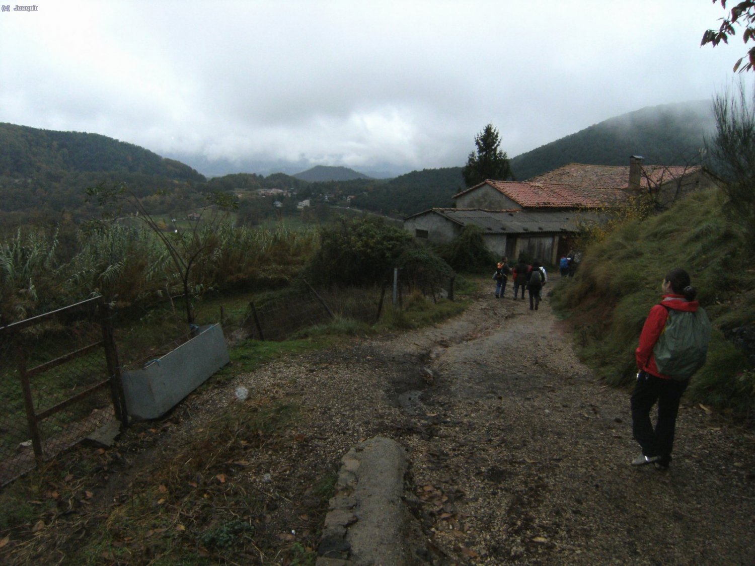 Bajando a Can Caselles