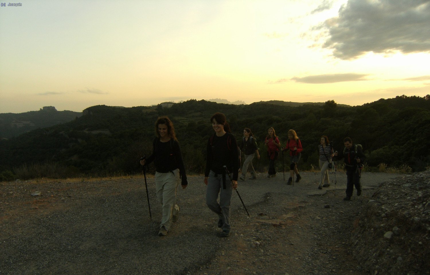 Diana y Maria delante camino del Coll d