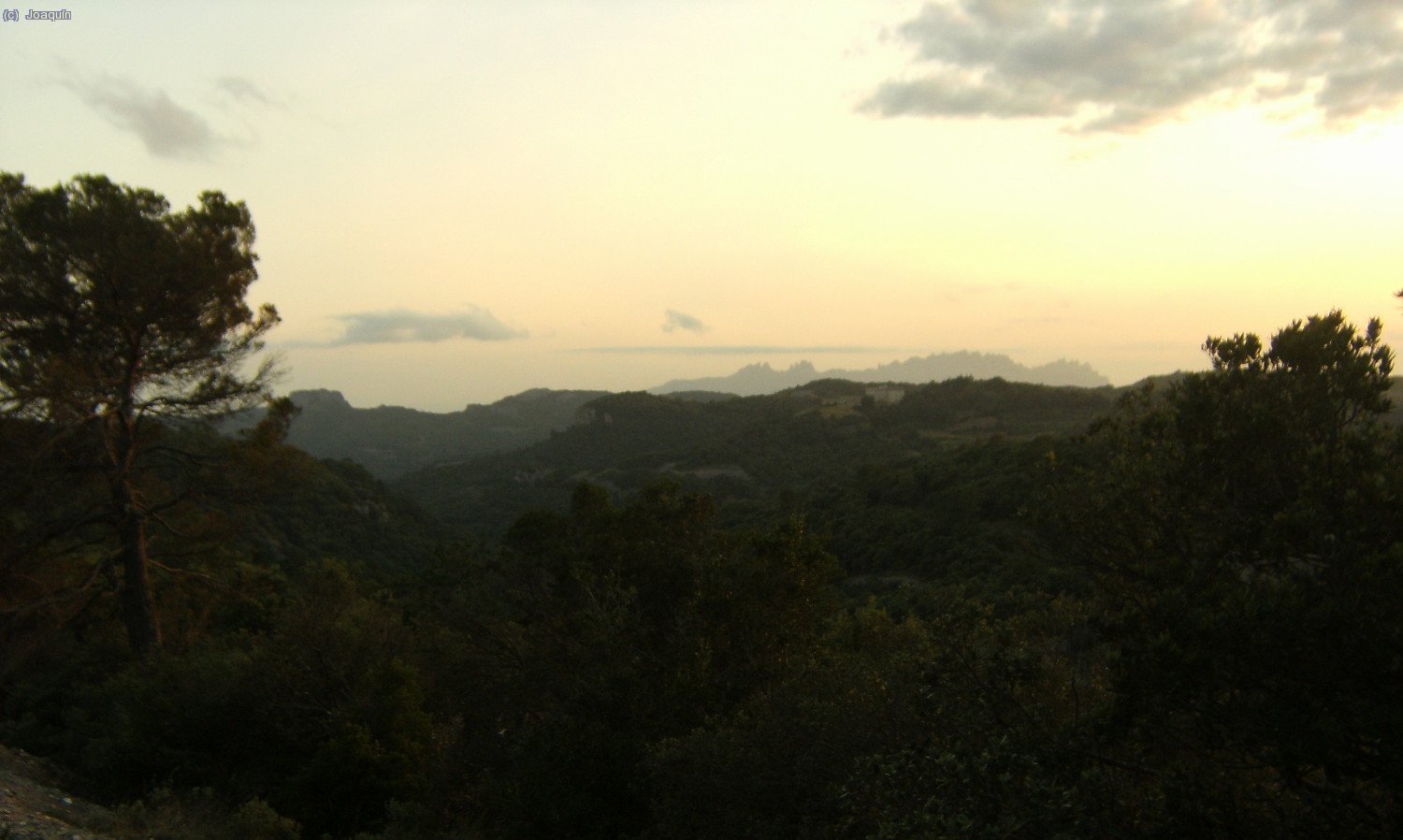 Atardeciendo. Vistas hac&iacute;a la Sierra de l