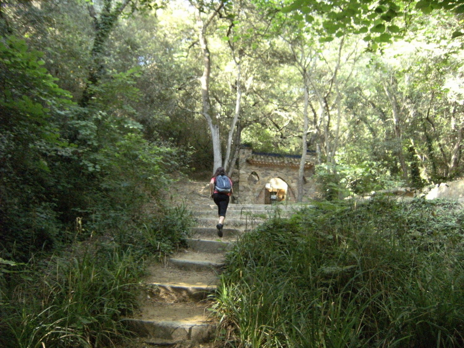 Sonia llegando a la Font del Ferro