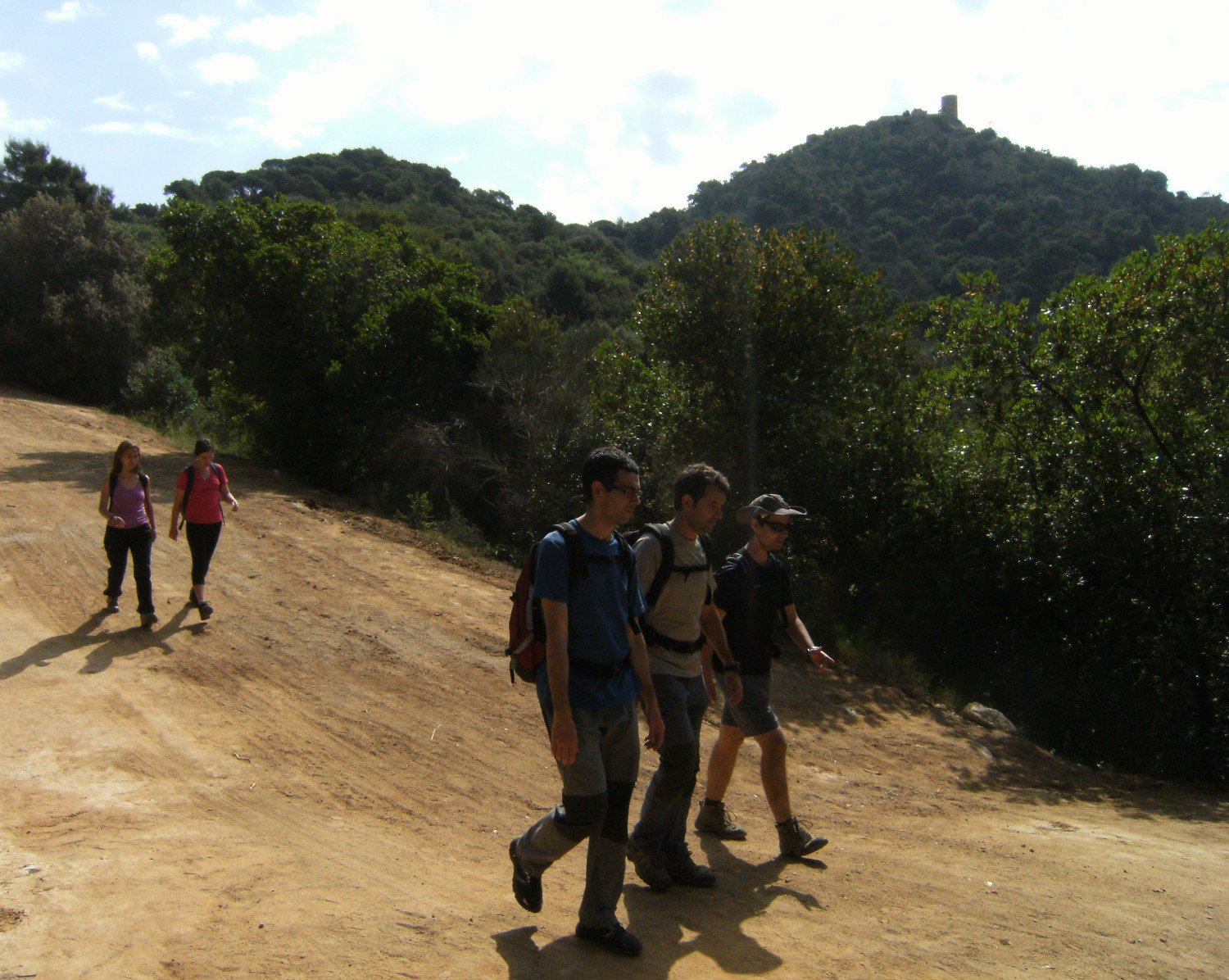 Atr&aacute;s dejamos el Castell de Burriac
