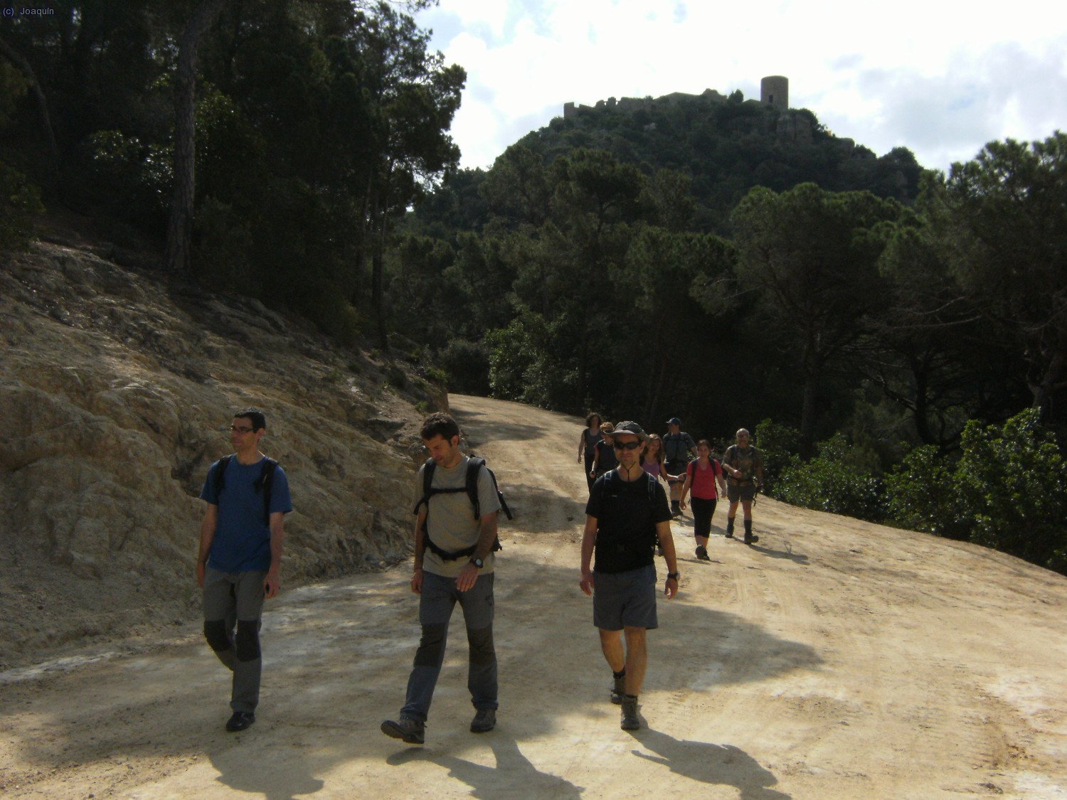 Atr&aacute;s dejamos el Castell de Burriac