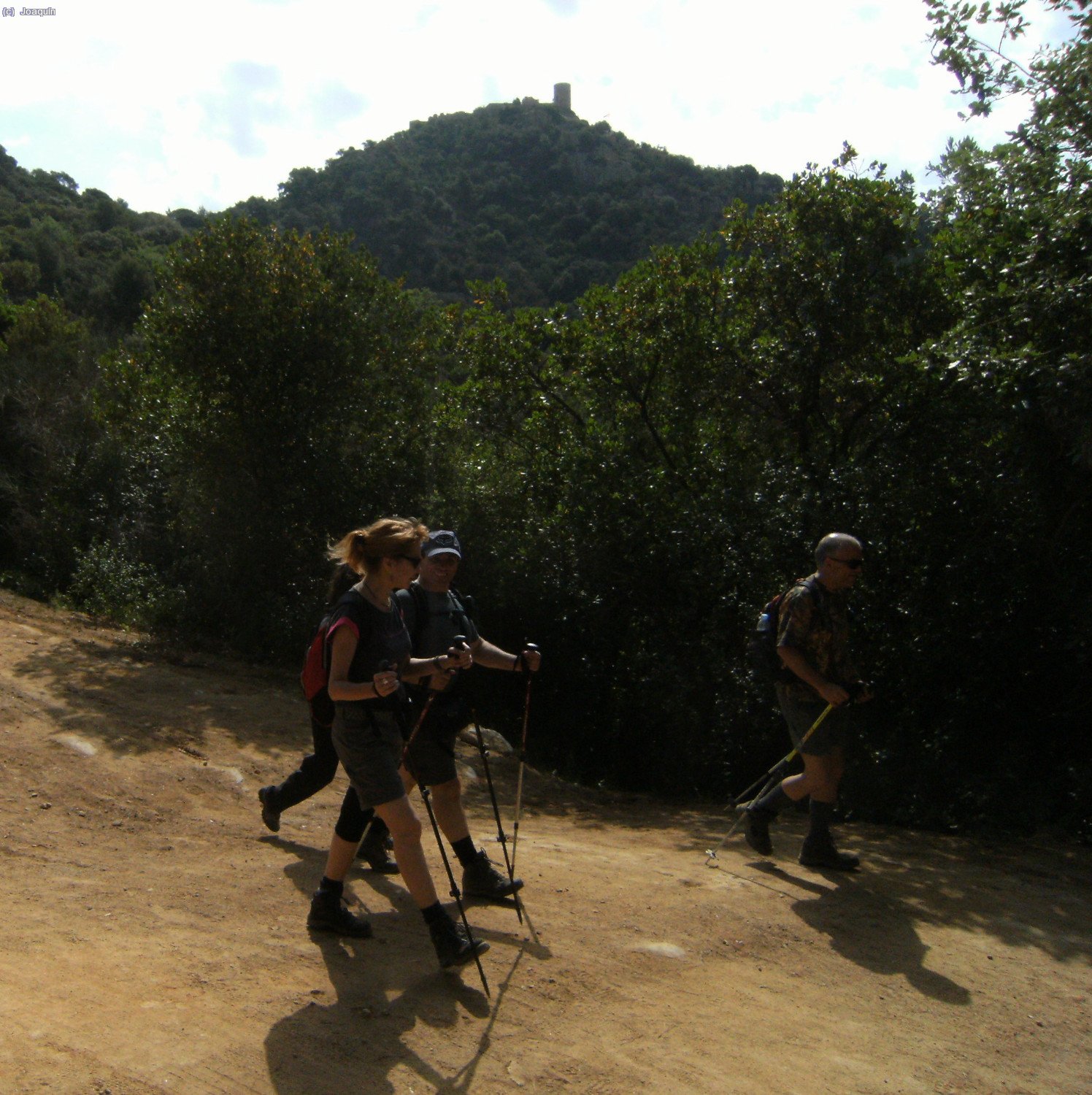 Atr&aacute;s dejamos el Castell de Burriac