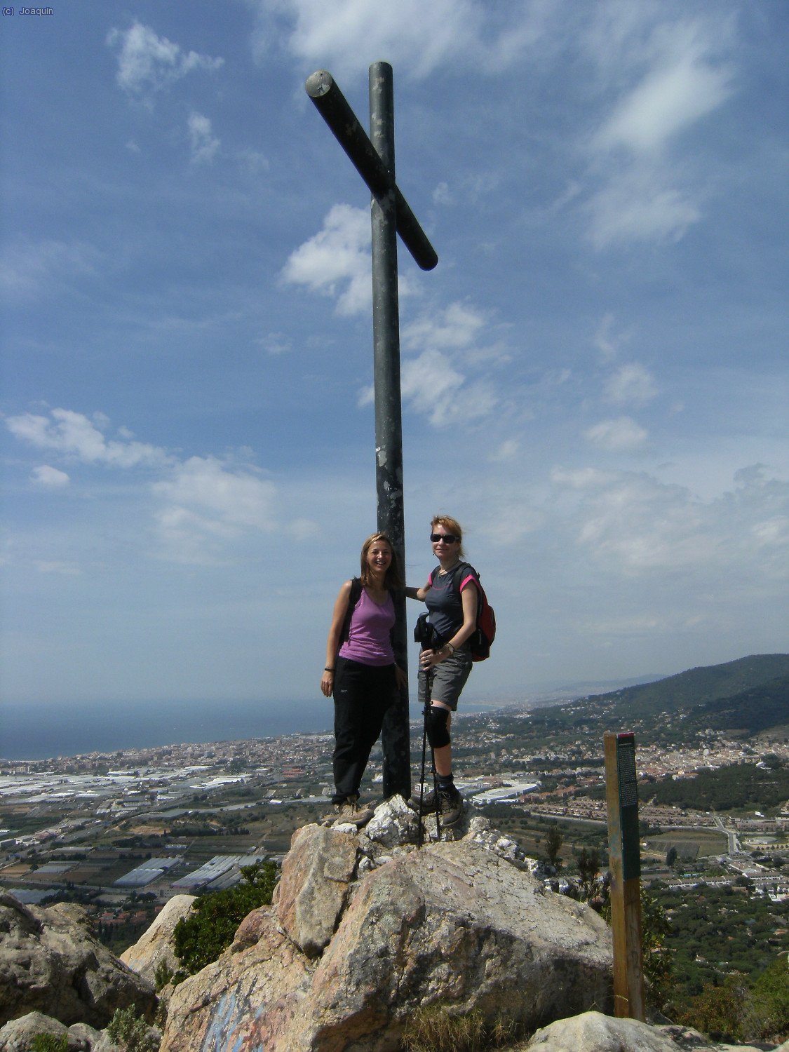 Anna y Xenia en la Creu del Montcabrer