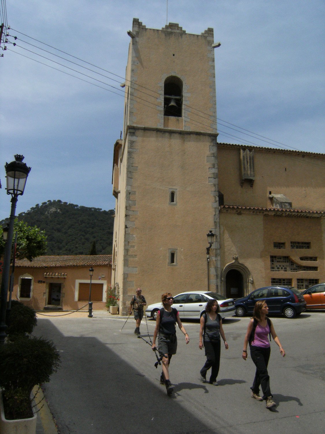 Pasando junto a la Iglesia de Cabrera de Mar