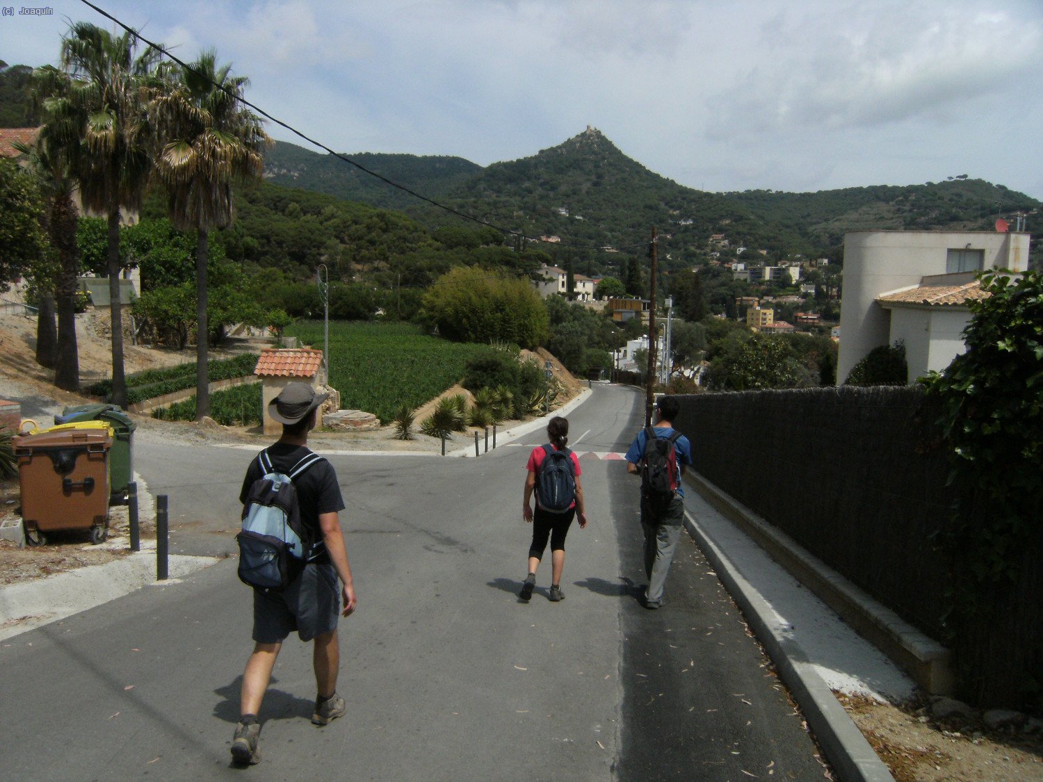 Entrando a Cabrera de Mar, al fondo el Castell de Burriac