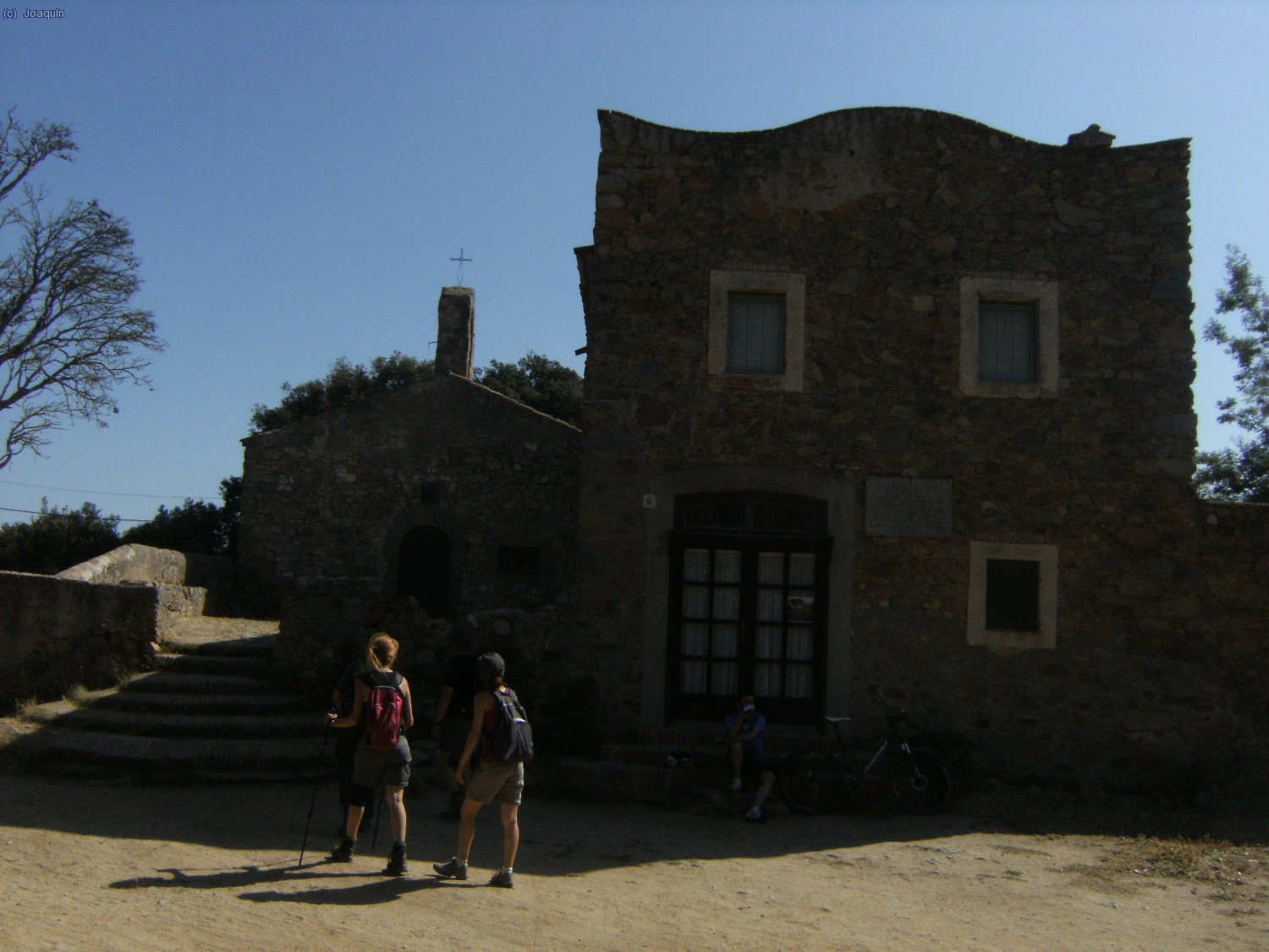 Llegando a la Ermita y Hospicio de Sant Mateu