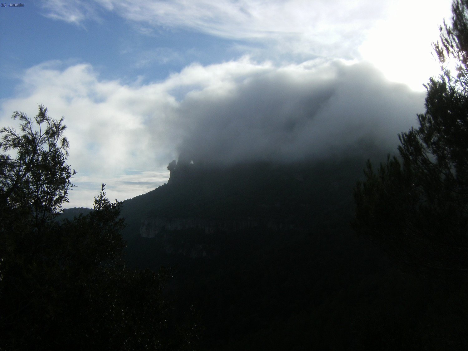 Montserrat nublada