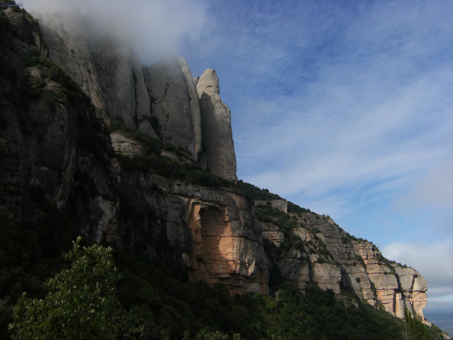 Atr&aacute;s dejamos la vertiente de Les Agulles