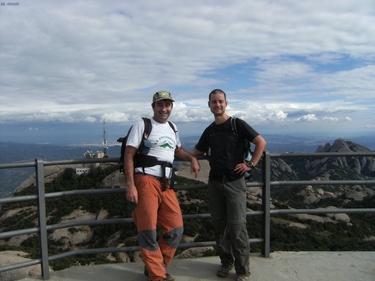 Joaqu&iacute;n Terr&eacute;s y David Luis en la cima del Sant Jeroni