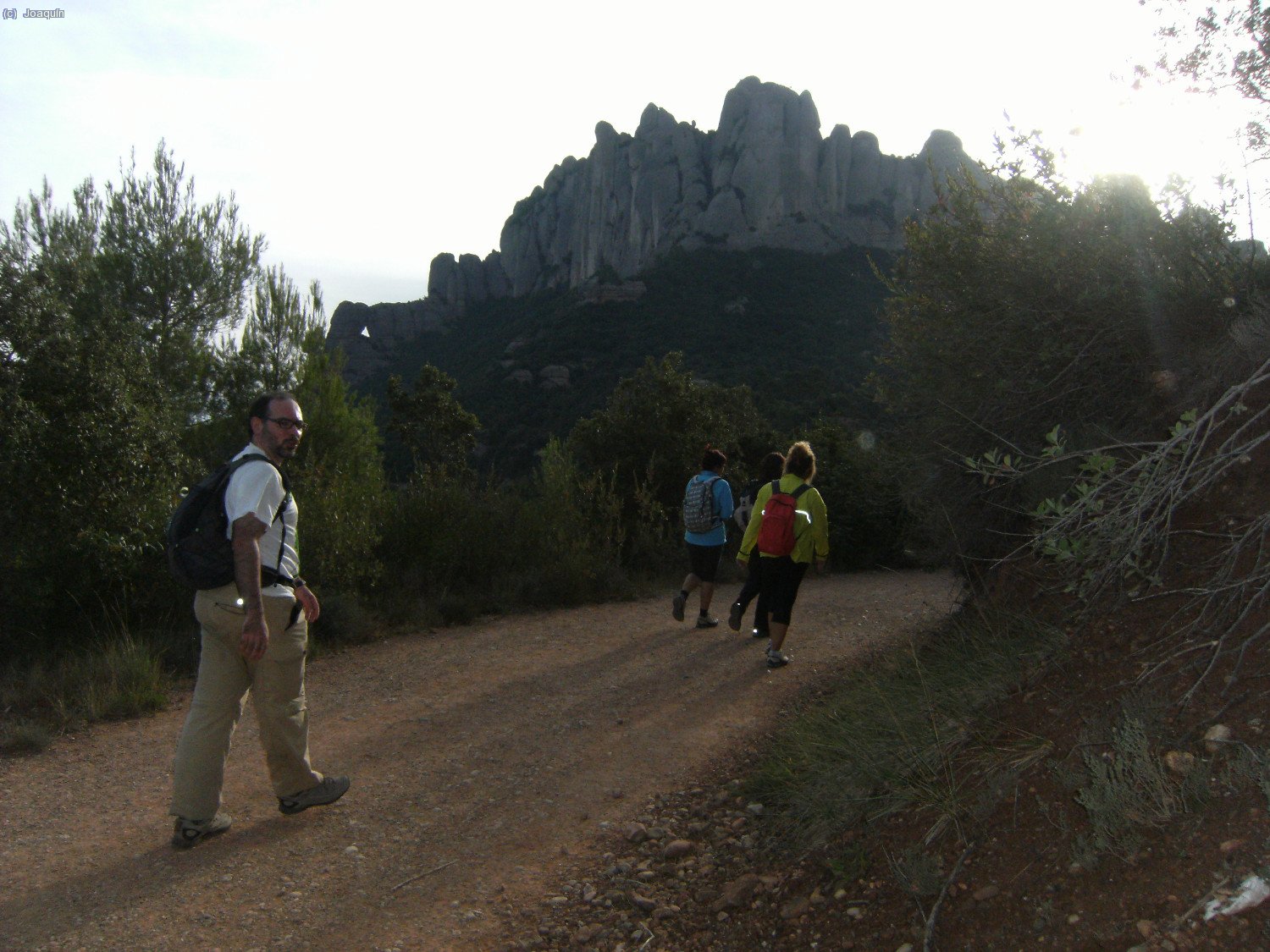 Delante Paco por el camino del G.R.-172