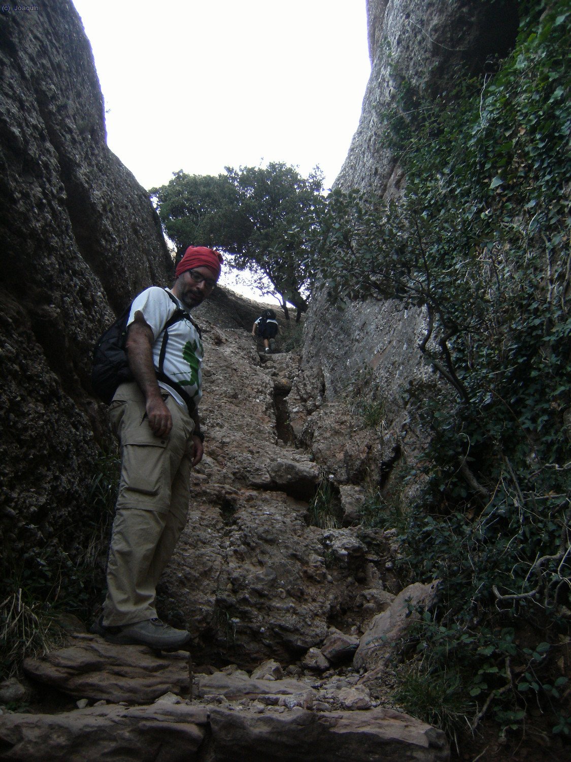 Delante Paco subiendo a La Portella