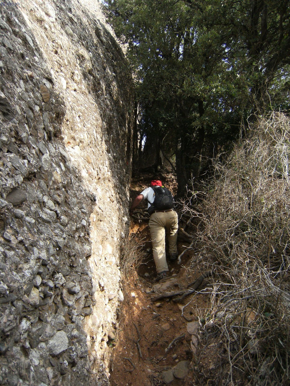Pasando entre Les Agulles