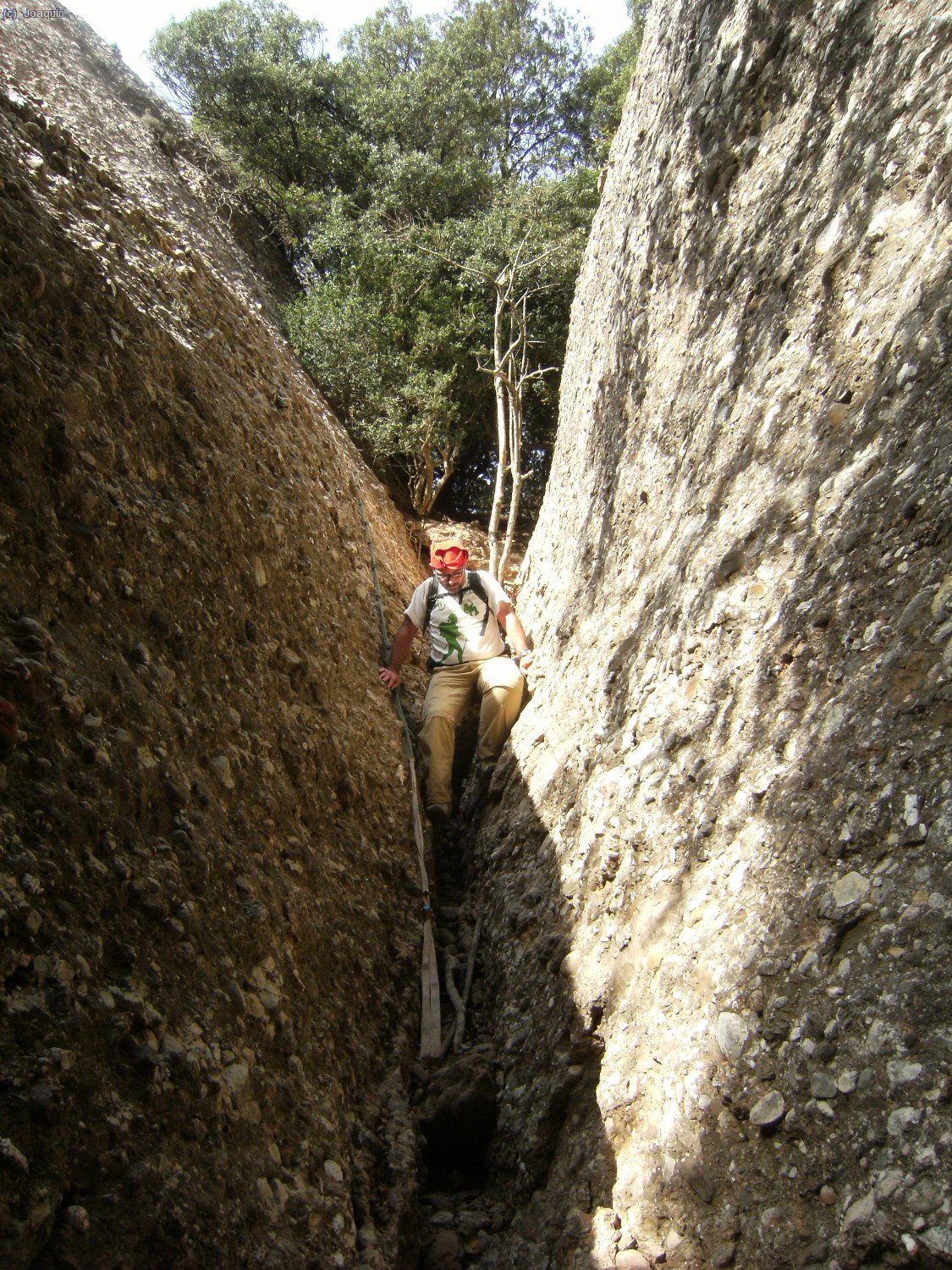Pasando entre Les Agulles