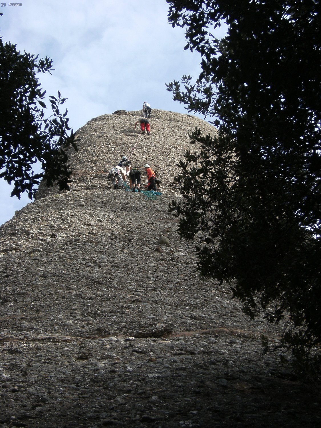 M&aacute;s escaladores en Els Frares Encantats