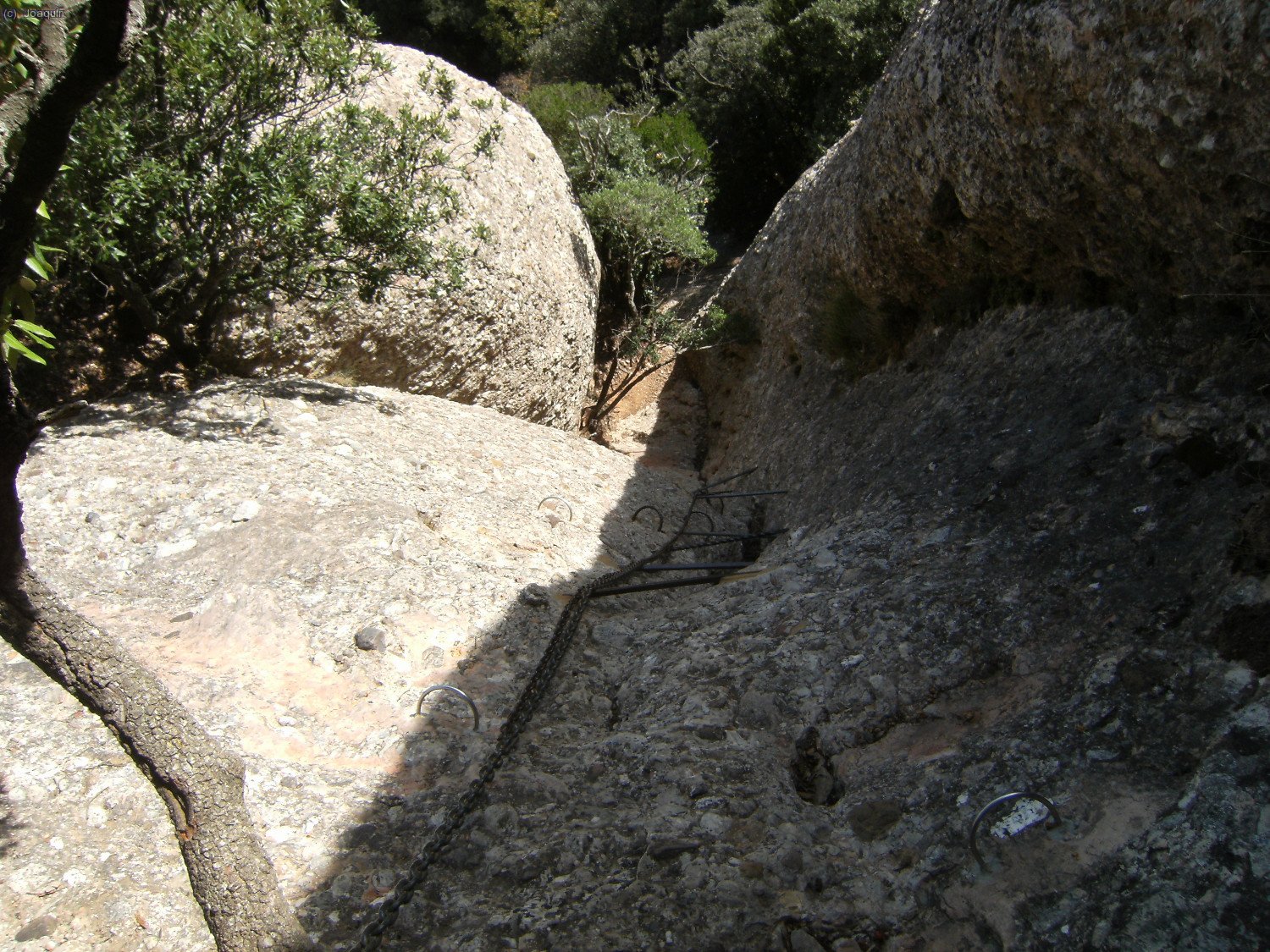 Segunda cadena o v&iacute;a ferrata