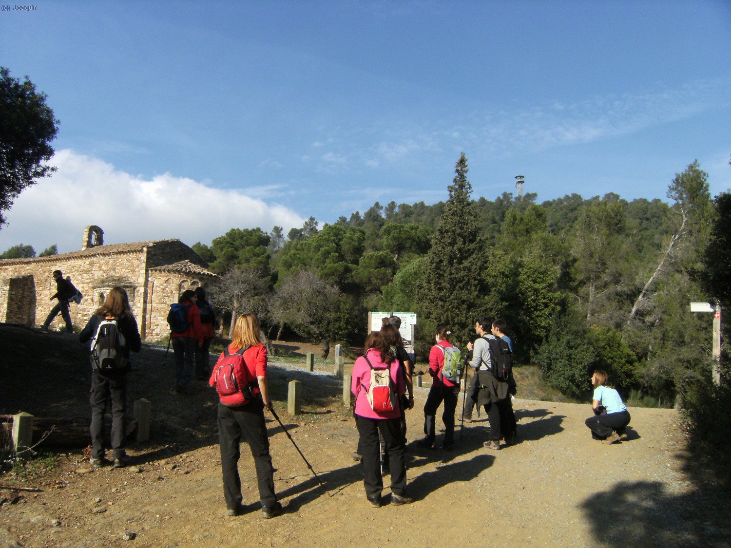 A la izqueirda la Ermita de La Salut