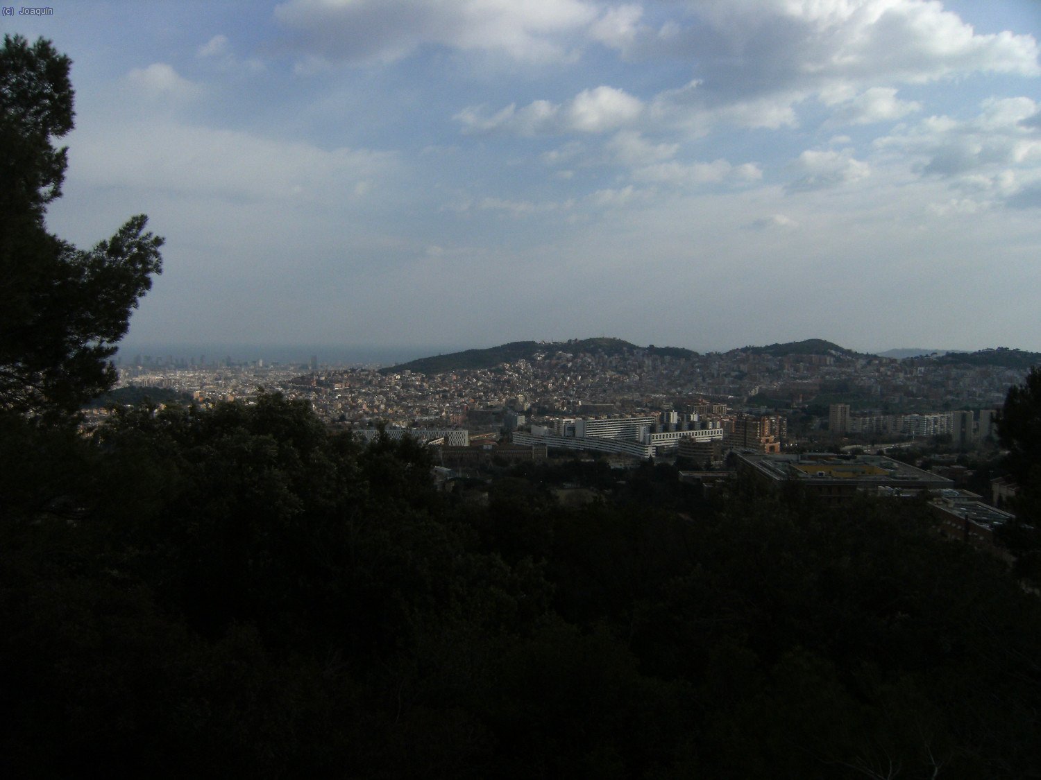 Vistas a Barcelona desde el Castell Fort&iacute;