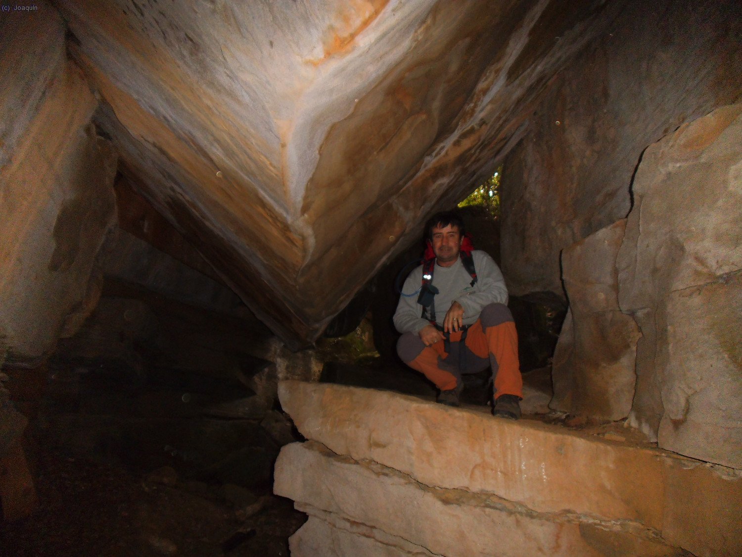 Joaqu&iacute;n dentro de las Baumes d