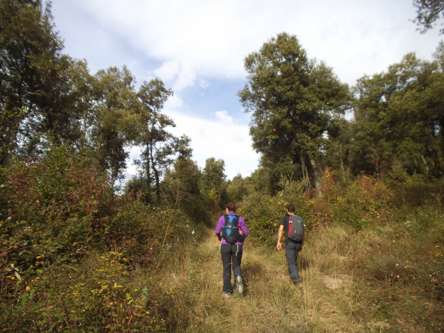 Patricia y Fran camino del Puig Lliurella