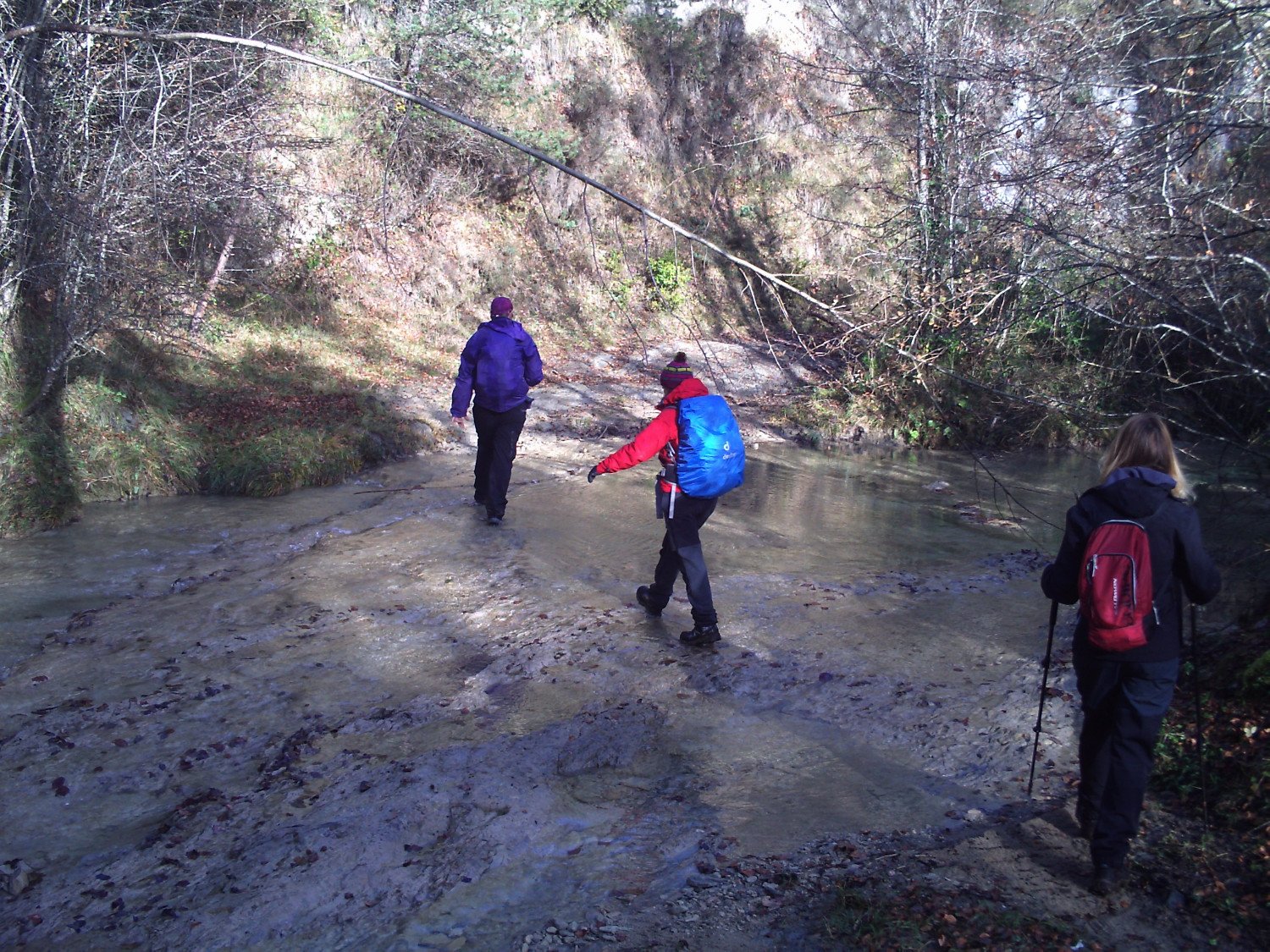 Cruzando la Riera de Lla&eacute;s