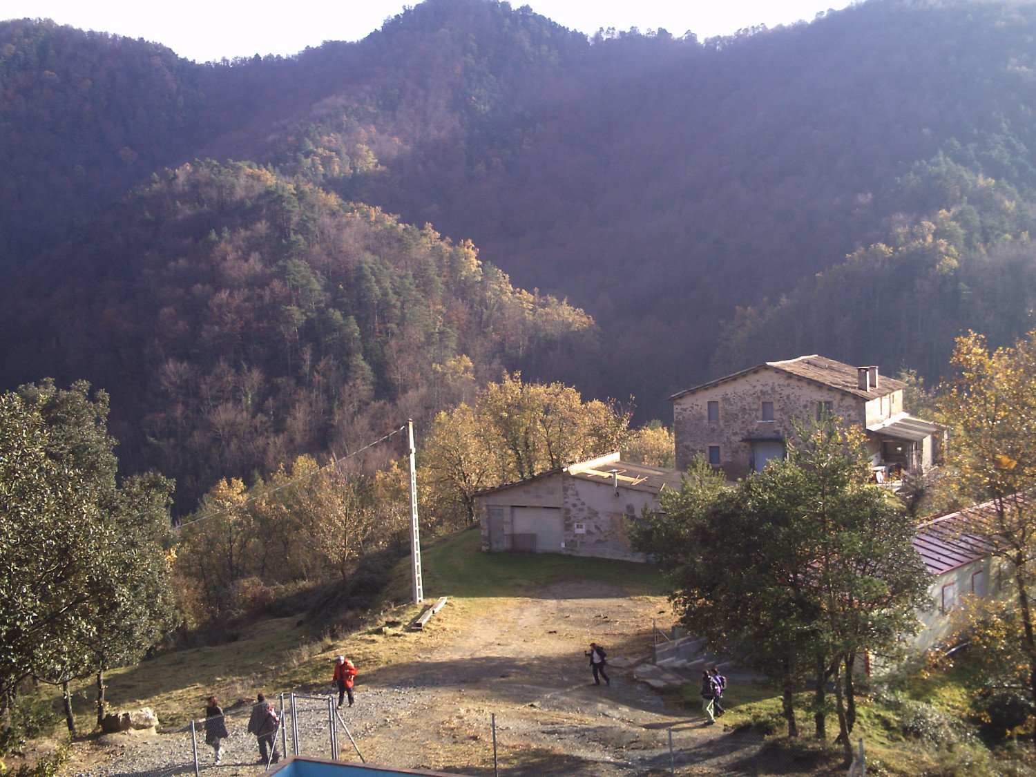 Montsull y detr&aacute;s la Sierra dels Bufadors