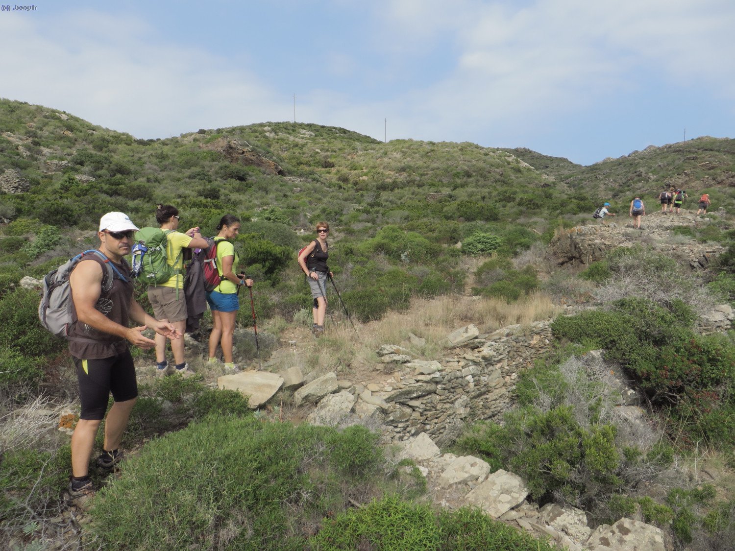 Delante Xavi volviendo al "Cam&iacute; Vell al Cap de Creus" hac&iacute;a el Cabo de Creus