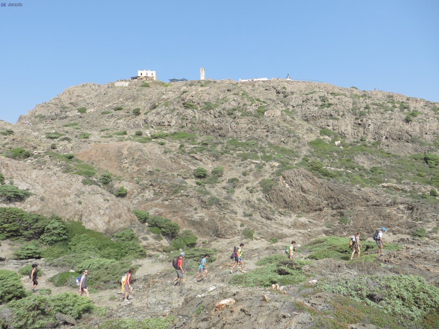 Arriba queda el Faro y restaurante del Cabo de Creus