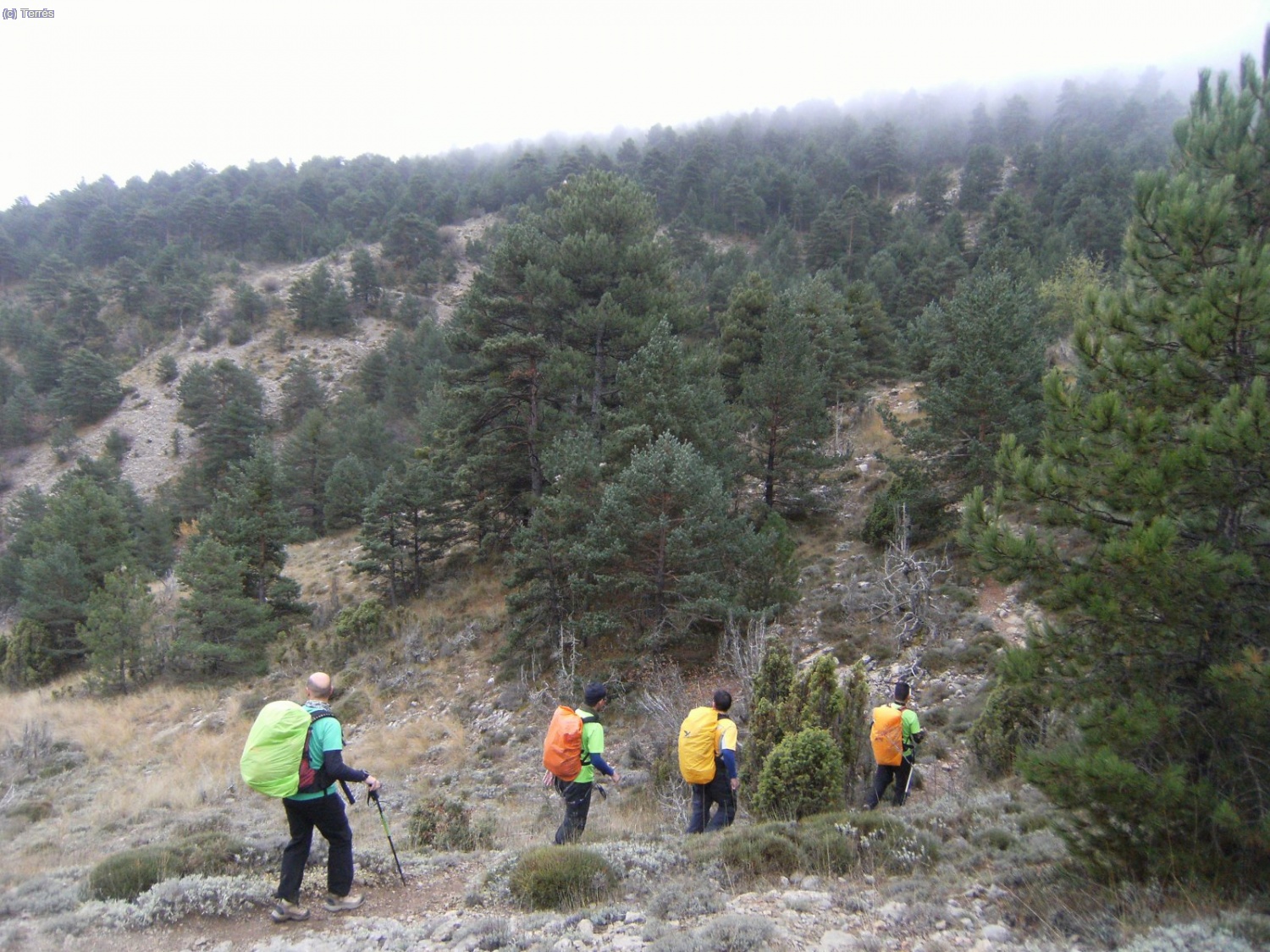 Seguimos la senda rodeando el Pe&ntilde;agolosa por su este.