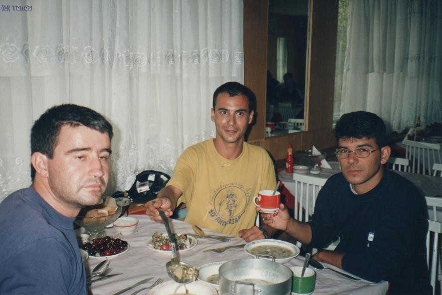 004 Elbrus. Cenando en el Hotel Wolfram.