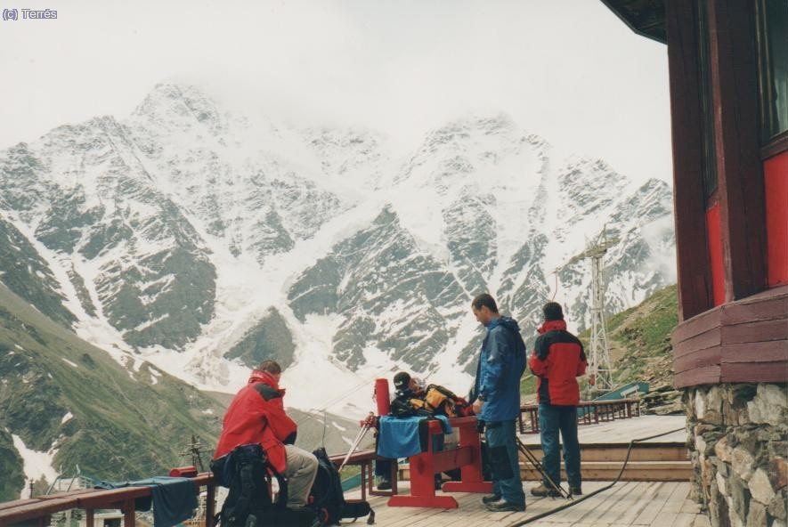 007 Elbrus. Estaci&oacute;n de CHeget y Donguzorum.