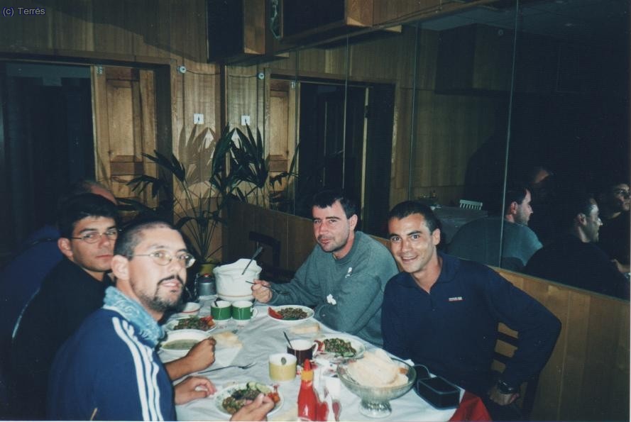 022 Elbrus. Cenando en el Hotel Wolfram