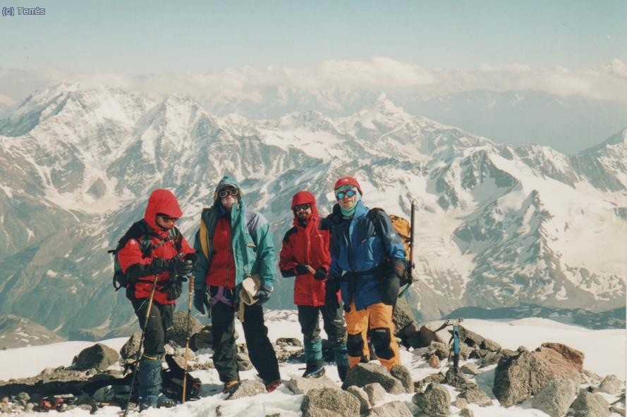 053 Elbrus. En las Pastukhov Rocks.