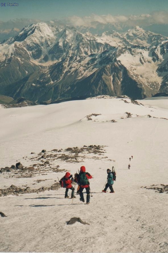 055 Elbrus. Bajando de las Pastukhov Rocks a Dizel Hut..